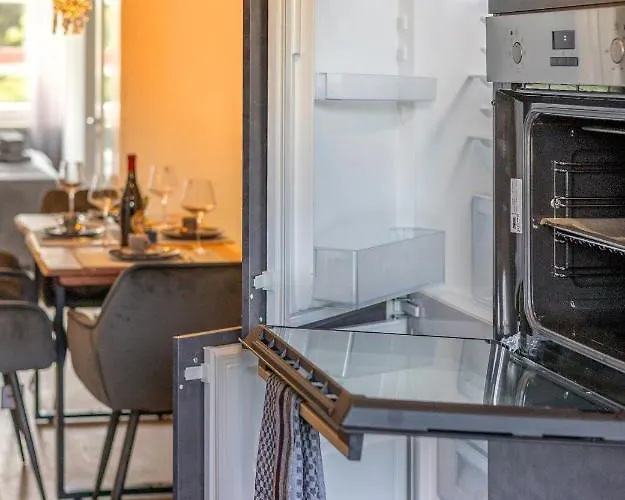 Sweethome - Dah02 - Luxus Pur Apartment, Kueche, Tv